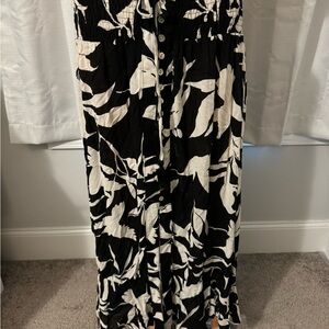 Pretty Emerson Rose size XS black white floral button up maxi skirt new